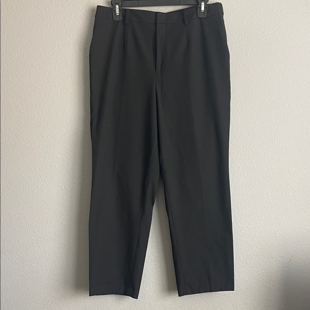 Uniqlo Women's Classic Black Cropped Pants